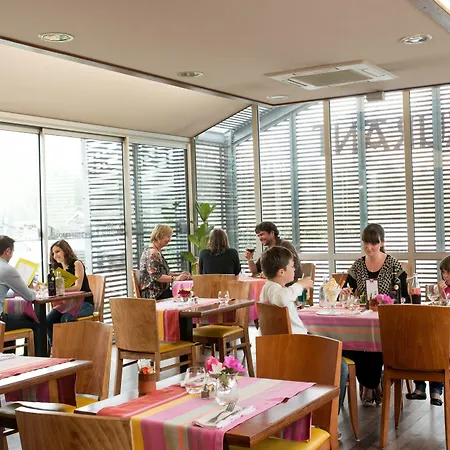 Отель Les Genets Bayonne 2*