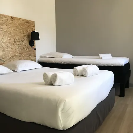 Les Genets Bayonne Отель 2*