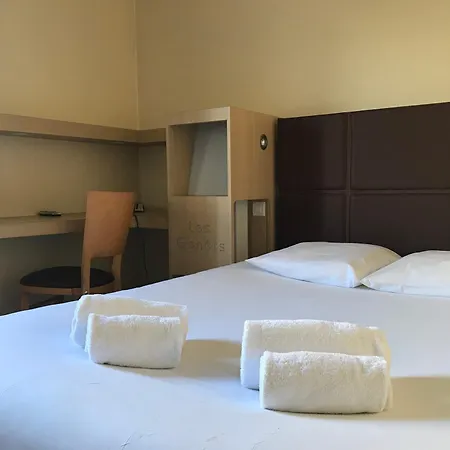 Отель Les Genets Bayonne