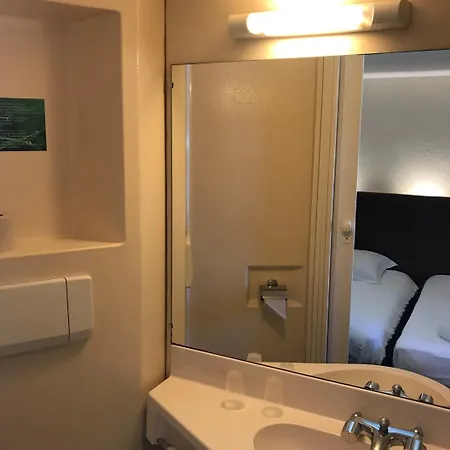 Отель Les Genets Bayonne Lahubiague