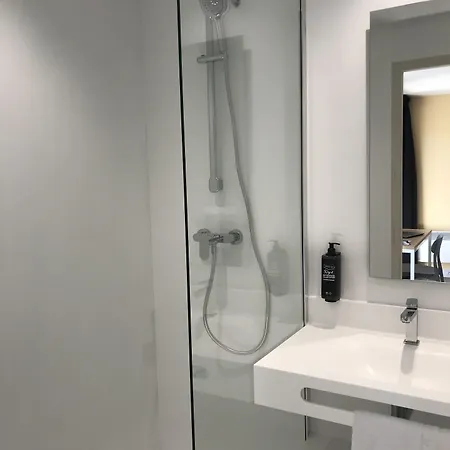 Les Genets Bayonne 2*