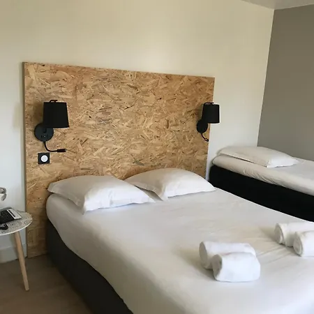 Отель Les Genets Bayonne 2*