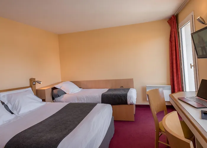 Les Genets Bayonne 2* Lahubiague