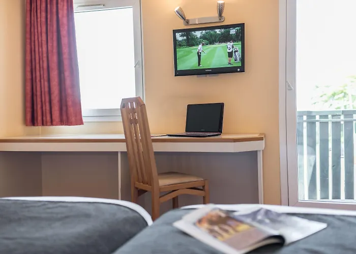 Les Genets Bayonne 2* Lahubiague