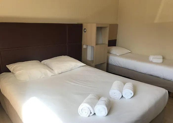 Les Genets Bayonne 2*