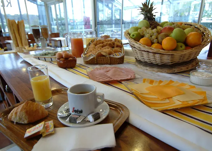 Les Genets Bayonne Hotel 2*